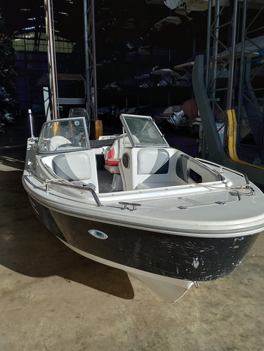 Lancha Trakker , Eslora 5,20 , Manga 2 M.con Mercury 75 Hp.