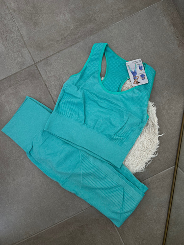 Conjunto Deportivo Top Calza Larga Frunce Levanta Cola