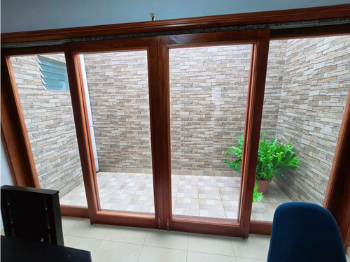Vendo Amplia Casa En La Castellana Segundo Piso