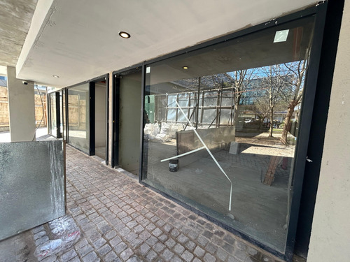 Local Comercial En Alquiler En Agora I, Camaño