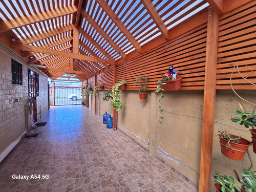 Vende Hermosa Casa, 3d/1b/ Amplio Patio_ Entrega Inmediata