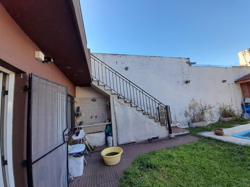 Venta Casa 319m2 Con Patio, Pileta Y Cochera En Don Bosco Quilmes, Apto Credito !!!