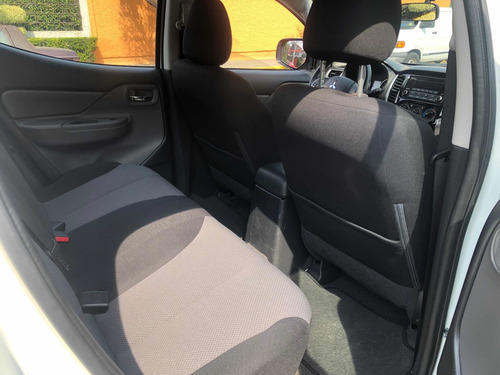 Imagen 9 de 13 de Mitsubishi L200 2018 2.4 Cabina Doble 4x2 Mt