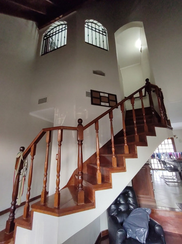 Imagen 8 de 13 de Casa En Venta Banfield Centro 4 Dormitorios Garage Permuta