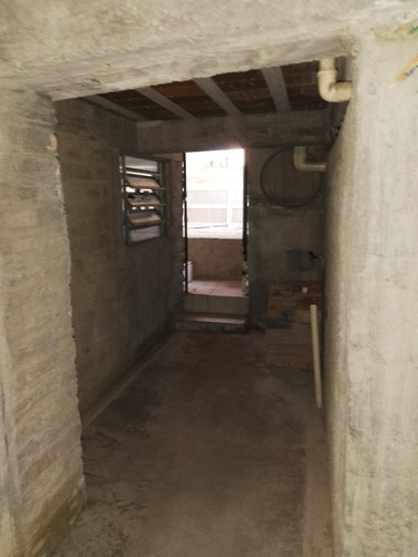 Casa Reformada E Área Construída Nova.