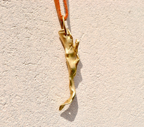 Imagen 3 de 7 de Collar Minimalista Dorado En Bronce Y Cuero, Joya, Cod1