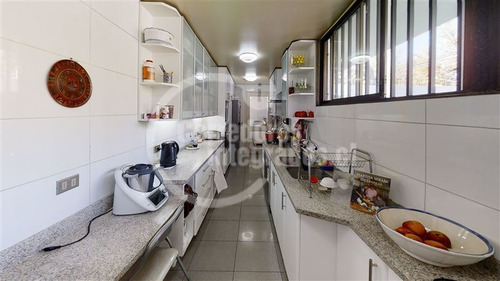 Imagen 9 de 28 de Casa En Venta En Las Condes - Charles Hamilton - 5d Y 4b