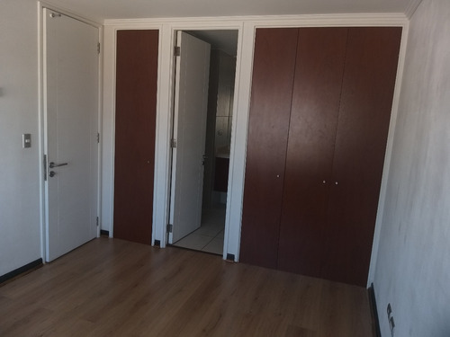 A Pasos Del Metro Irarrazaval 2 Dorm. 2 Baños.