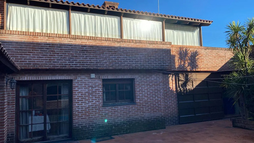 Vendo En Colon Casa Con Piscina , Barbacoa De 3 Dorm. Y Gar