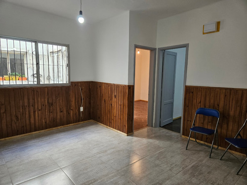 Amplio, Zona Con Servicios. Con Patio Exclusivo, Bajos Gastos Comunes. 