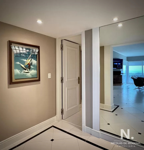 Espectacular Departamento En Venta Frente Al Mar, Penthouse De 4 Dormitorios. Punta Del Este