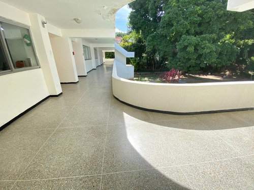 Imagen 3 de 12 de Se Vende Edificio 2637,84 M² 8o/14b/35p- Prados Del Este