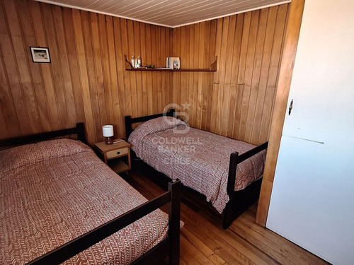 Casa Con Amplio Sitio A Pasos Del Centro.