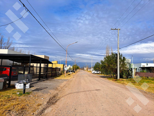 Terreno En  Barrio La Viña Fernández Oro Con Adelanto