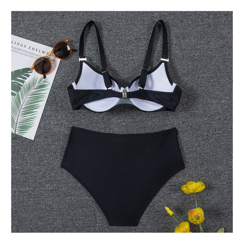 . Conjunto De Ropa De Playa De Dos Piezas Con Estampado De