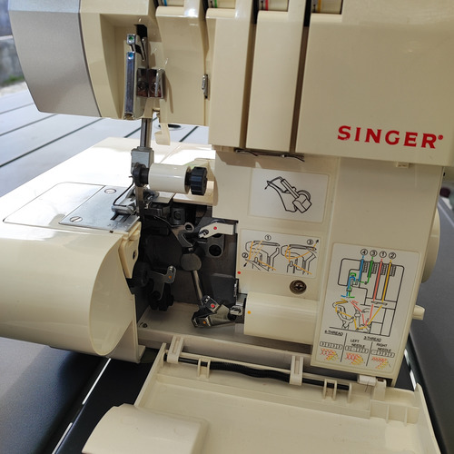 Maquina De Coser Overlock Singer 14sh754 Beige (Usado)