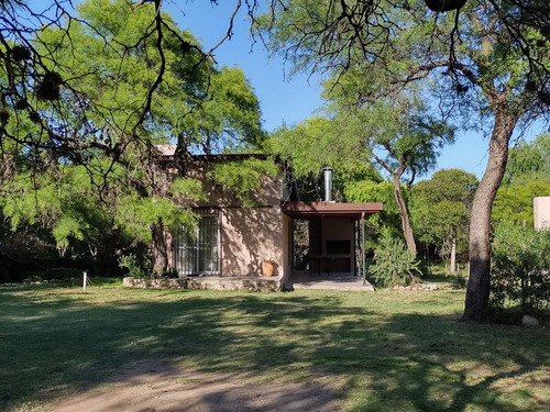 Imagen 2 de 13 de Casa De Campo Tipo Loft. En Villa De Las Rosas, Córdoba (traslasierra) Con Amplio Parque Y Pileta A Pocas Cuadras Del Centro.