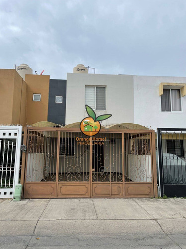 Excelente Casa Dentro De Fracc. Artistas, Huentitan El Alto, Jalisco