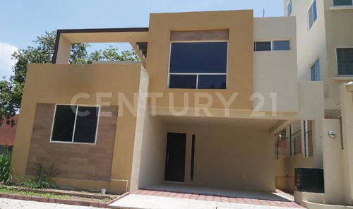 Casa En Venta En Los Pinos, Tampico