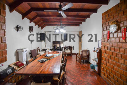 Imagen 15 de 30 de Calle 55 E/ Diag. 74 Y 14 - Casa En Venta Con Pileta Y Parque -