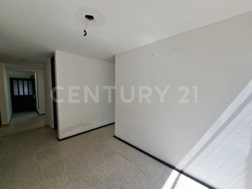 Casa En Venta En Privada 39 Oriente, El Mirador, Puebla, Puebla.