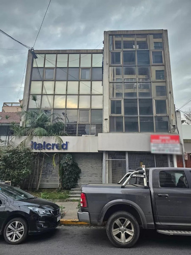 Edificio Comercial En Venta - 9 Oficinas 6 Baños - Cocheras - 1000mts2 - Quilmes