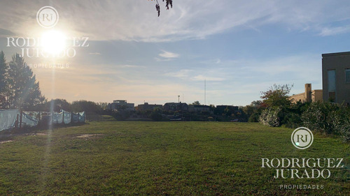 Inmejorable Terreno Al Rio En Santa Catalina