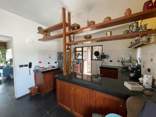 Imagen 4 de 15 de Venta De Amplia Casa Sobre Avenida Italia, Ideal Para Vivienda O Empresa.