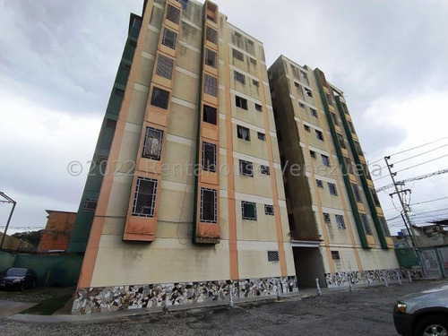 Apartamento En Venta En Centro De Barquisimeto Cuenta Con 3 Baños, 3 Habitaciones,family Room, Cuarto De Lavado.