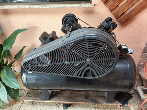 Máquina Para Acabamento Para Bonés.