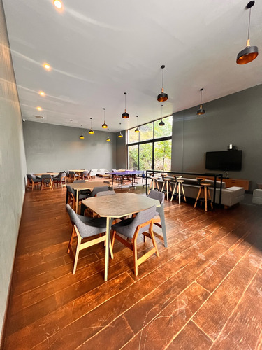 Departamento En Renta, Con Balcón Y Excelentes Vistas