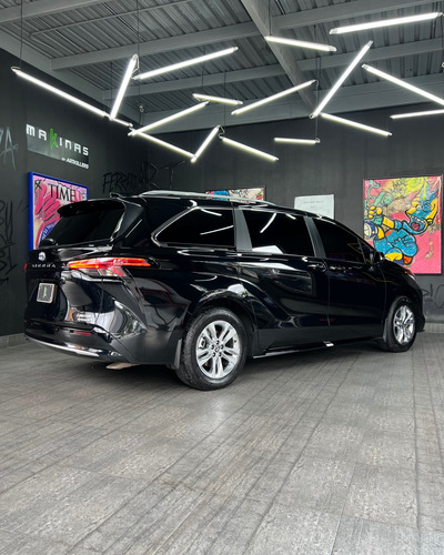 Toyota Sienna Limited Hybrid
