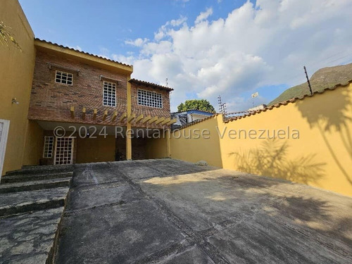 Casa Moderna En Venta Urb El Castaño Zona Privada Con Planta Electrica Y Piscina Se Vende Amoblada Kg:24-19915