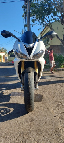 Imagem 1 de 5 de Triumph Daytona