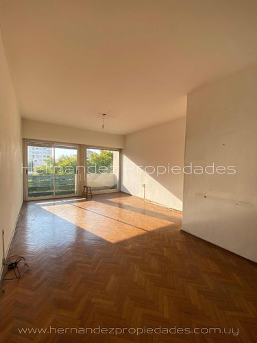 Venta Con Renta 2 Dormitorios Más Servicio. Garage Opcional.