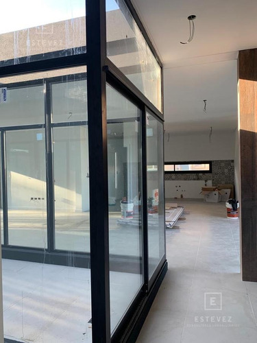 Imagen 13 de 30 de Casa En Venta Lote Interno Con Pileta Y Jardin De Invierno. Barrio Cerrado San Matias, Escobar