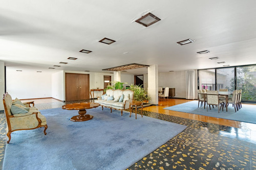 Jardines Del Pedregal, Casa En Tranquila Calle Cerrada Con Amplios Espacios