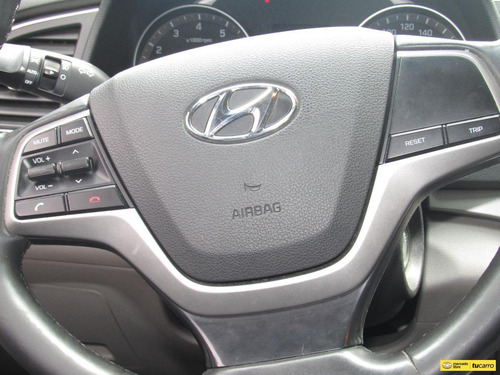 Imagen 14 de 25 de Hyundai Elantra 2.0 Gls Nb Limited