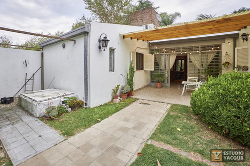 Casa Venta - 3 Dormitorios 2 Baños - Cocheras - Piscina - 180mts2 - City Bell, La Plata