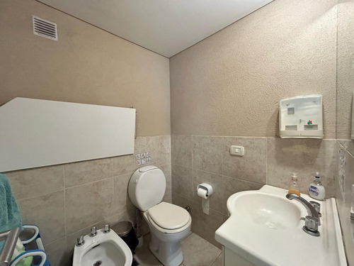 Oficina En Venta Con Renta - Edificio Polo I