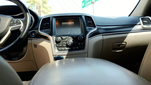 Jeep Grand Cherokee 5.7 Limited Lujo 4x2 Mt