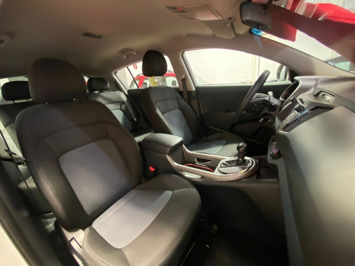 Imagem 10 de 15 de Kia Sportage 2015 2.0 Flex Lx Completa Automática Branca