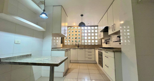 Santa M. De Manquehue, Primer Piso Con Jardín, 4d 4b 2est 1b