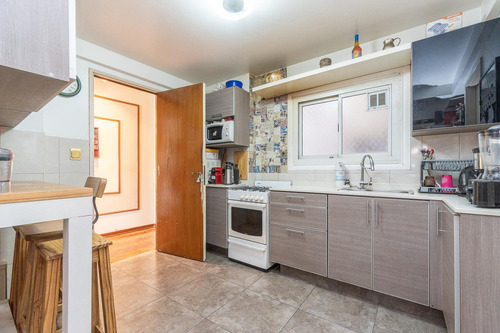 Venta Departamento 3 Ambientes Más Dependencia De Servicio, Balcón Al Frente Flores