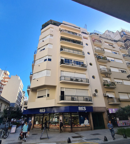 Esmeralda Al 1000 Esquina Marcelo T. Alvear Piso 3 Semipiso Al Frente Con Balcón Corrido 3 Ambientes 2/3 Dormitorios 2 Baños (completo Y Ex De Servicio). 100 M2 Palier Semiprivado. Living Y Comedor In