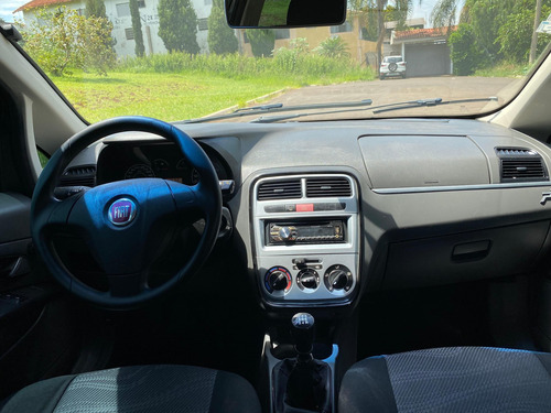 Imagem 7 de 13 de Fiat Punto Attractive 1.4 (flex)