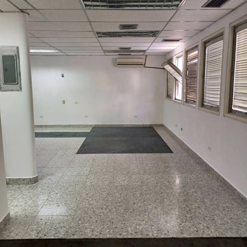 Oficina Con Ubicación Premium En El Centro (lecuna/plaza La Concordia), Ideal Para Tu Negocio.
