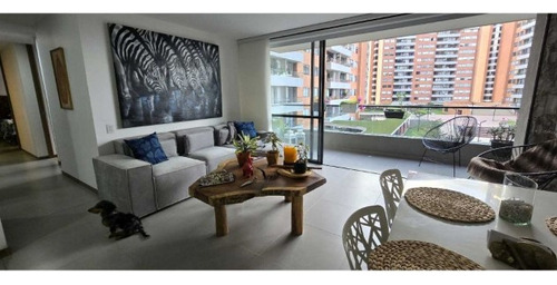 Rhbr-12076 Apartamento Piso 5 ( Envigado, Loma Del Escobero)