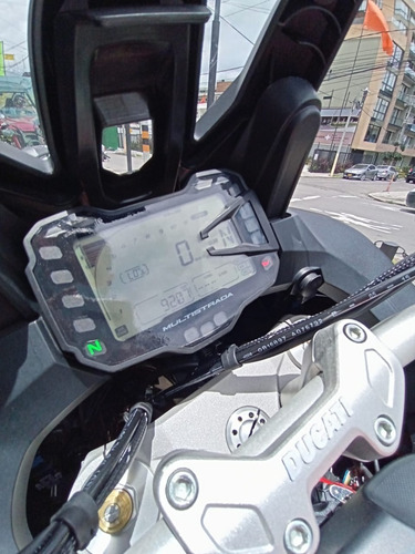 Ducati Multistrada Roja