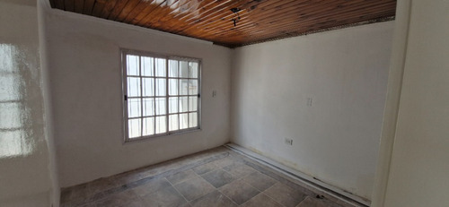 Casa Con Departamento En Venta En Barrio Sarmiento